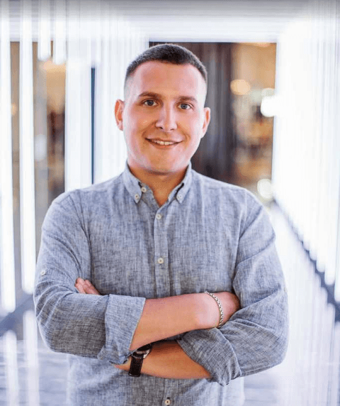 Сотрудник №1